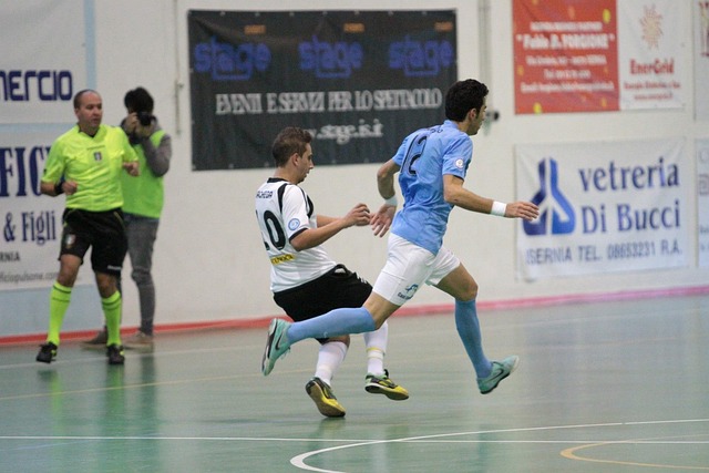 “伊万下课”响彻球场，本人回应.